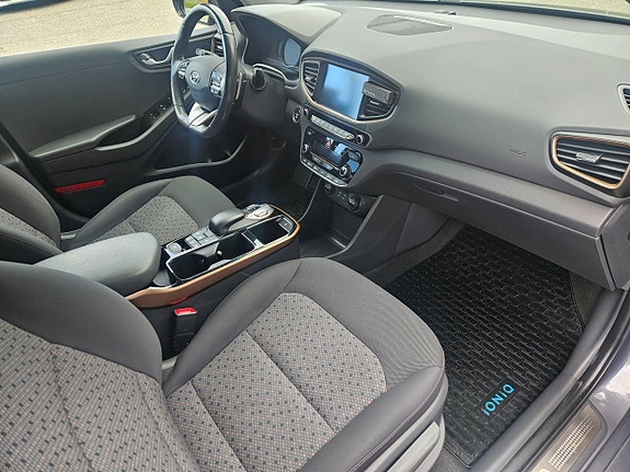 Hyundai IONIQ 12 of 29