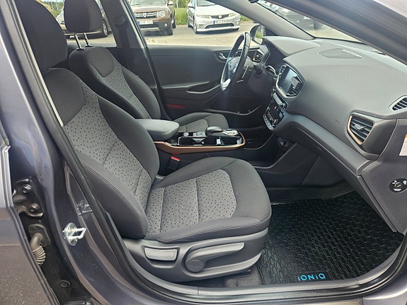 Hyundai IONIQ 11 of 29