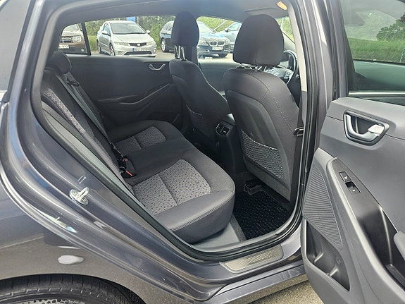 Hyundai IONIQ 13 of 29