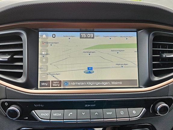 Hyundai IONIQ 22 of 29