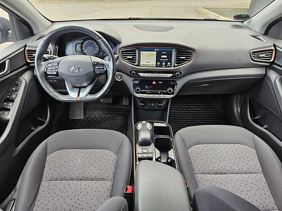 Hyundai IONIQ 27 of 29