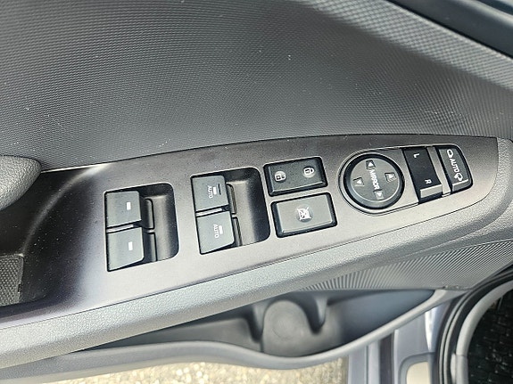 Hyundai IONIQ 18 of 29