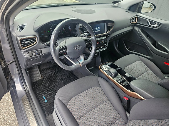 Hyundai IONIQ 16 of 29