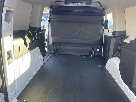 Volkswagen Caddy Maxi 2 of 14