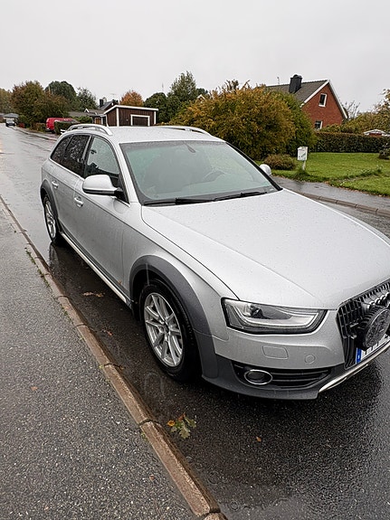Audi A4 allroad 2 of 5