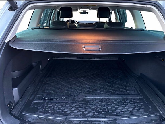 Volkswagen Passat 10 of 12