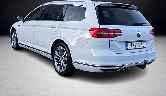 Volkswagen Passat 9 of 12