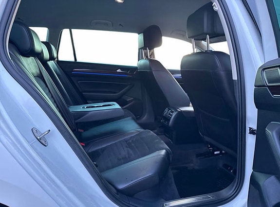 Volkswagen Passat 8 of 12