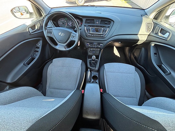 Hyundai i20 7 of 15