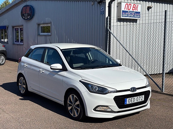 Hyundai i20 2 of 15