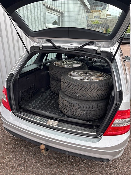 Mercedes-Benz C220 10 of 17