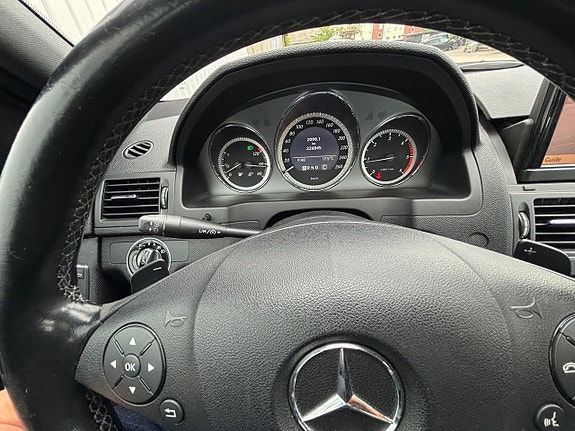 Mercedes-Benz C220 16 of 17