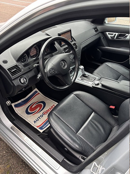 Mercedes-Benz C220 9 of 17
