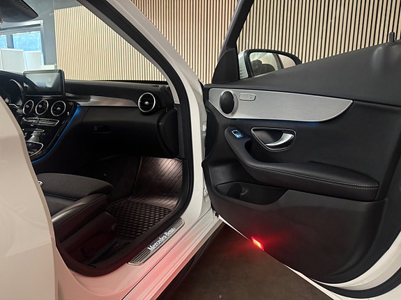 Mercedes-Benz C350 21 of 25