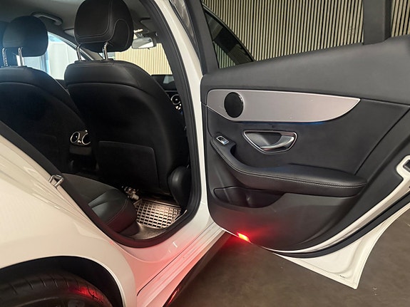 Mercedes-Benz C350 19 of 25