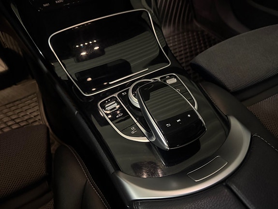Mercedes-Benz C350 16 of 25