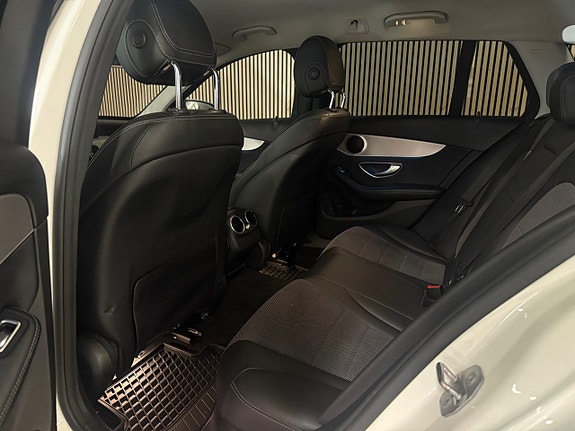 Mercedes-Benz C350 12 of 25