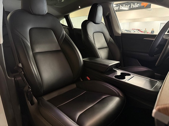 Tesla Model Y 23 of 23