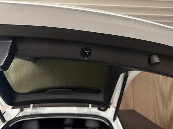 Tesla Model Y 19 of 23