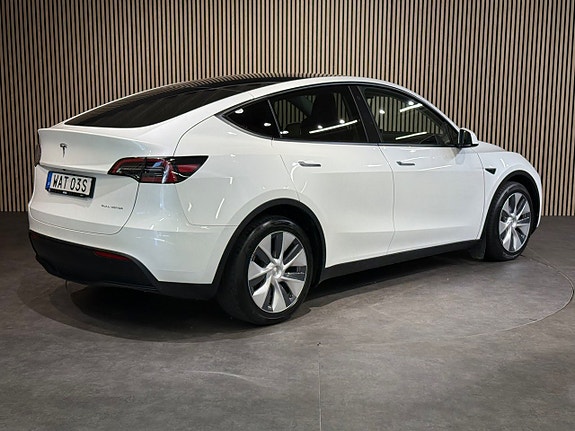 Tesla Model Y 4 of 23