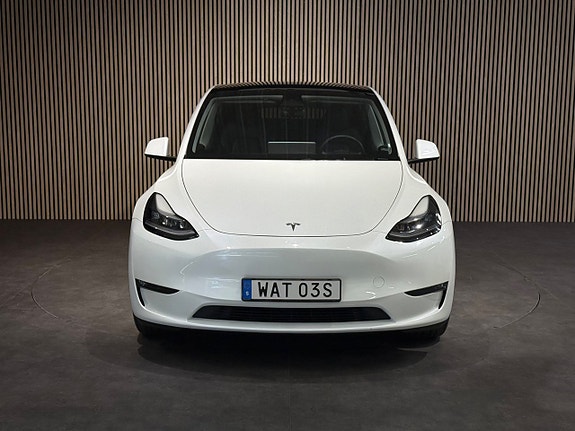 Tesla Model Y 8 of 23