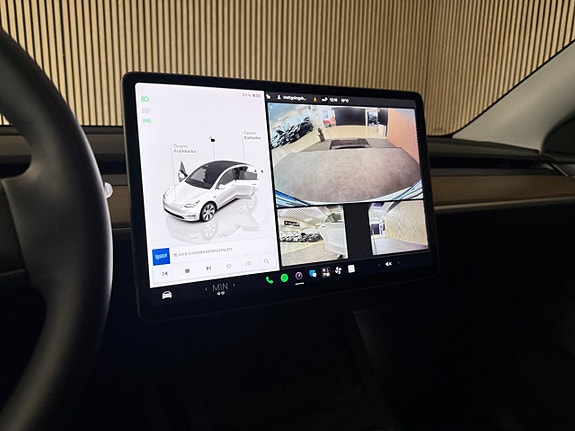 Tesla Model Y 17 of 23