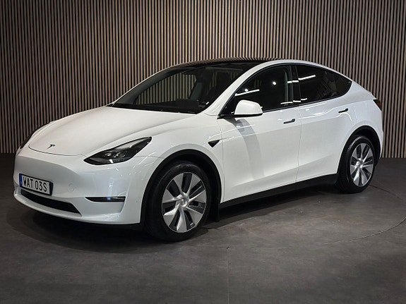 Tesla Model Y 9 of 23