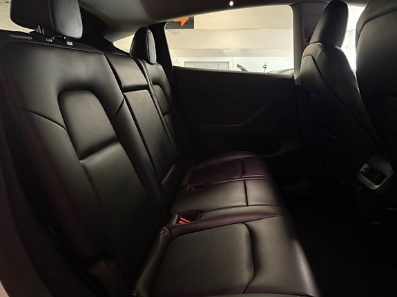 Tesla Model Y 21 of 23