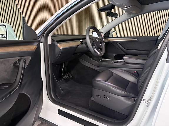 Tesla Model Y 11 of 23