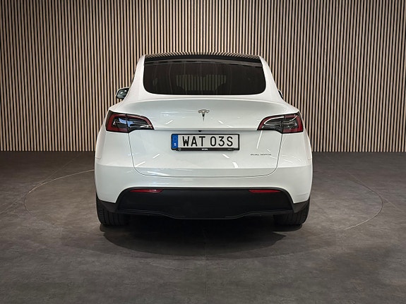 Tesla Model Y 5 of 23