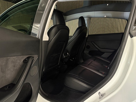 Tesla Model Y 13 of 23