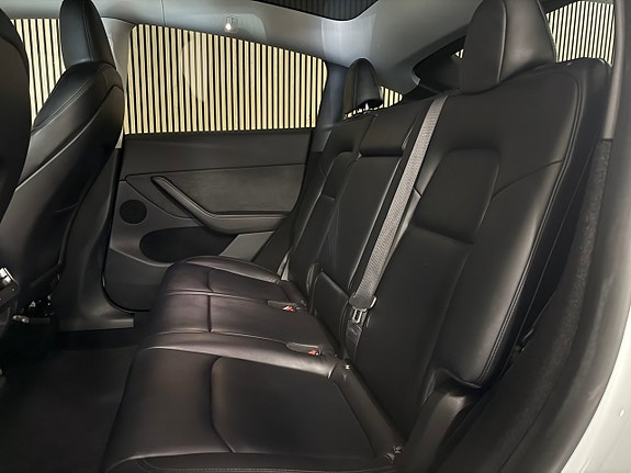 Tesla Model Y 14 of 23