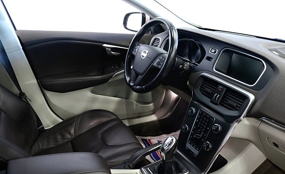 Volvo V40 7 of 23