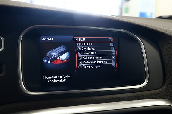 Volvo V40 17 of 23