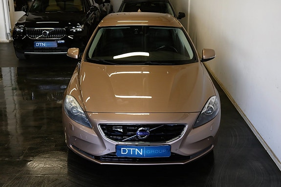 Volvo V40 6 of 23