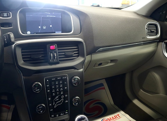 Volvo V40 14 of 23
