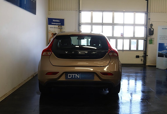 Volvo V40 4 of 23