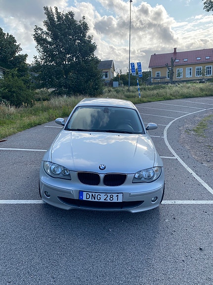 BMW 118i 2 of 13
