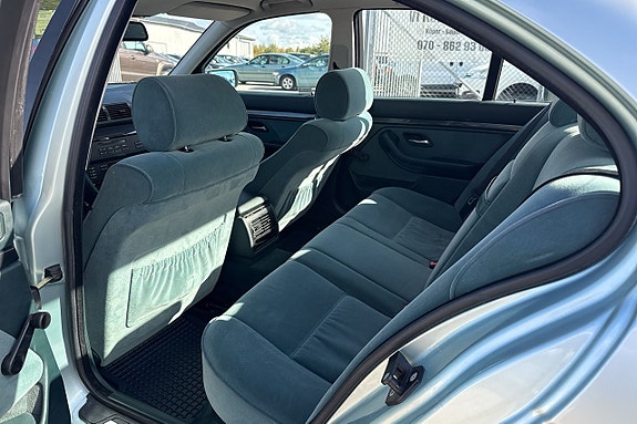 BMW 523i 15 of 20