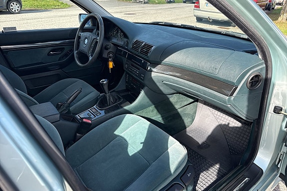 BMW 523i 18 of 20