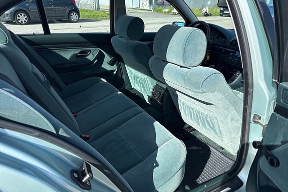 BMW 523i 17 of 20