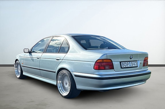 BMW 523i 3 of 20