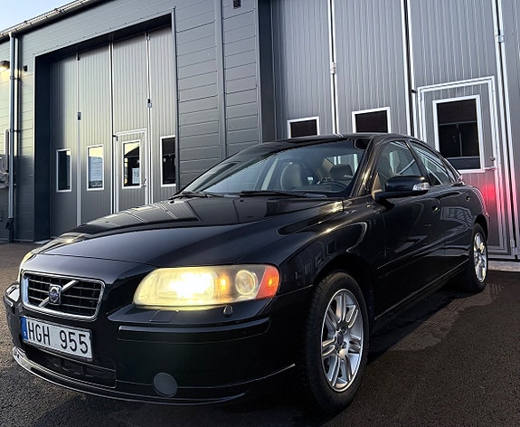 Volvo S60 3 of 4