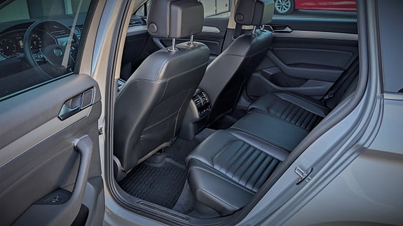 Volkswagen Passat 27 of 30