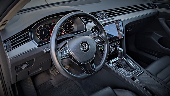 Volkswagen Passat 14 of 30