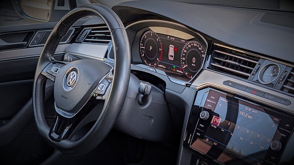 Volkswagen Passat 18 of 30