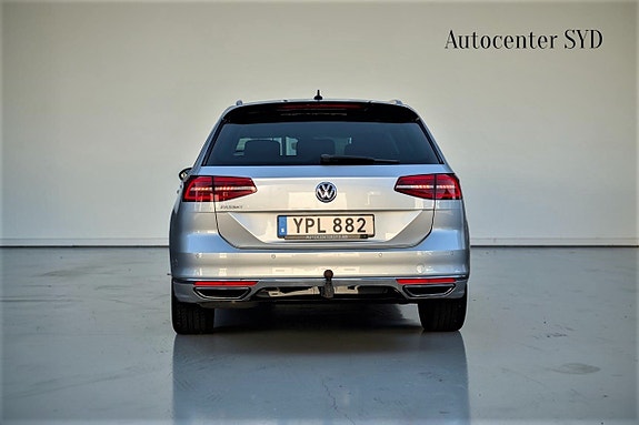 Volkswagen Passat 4 of 30