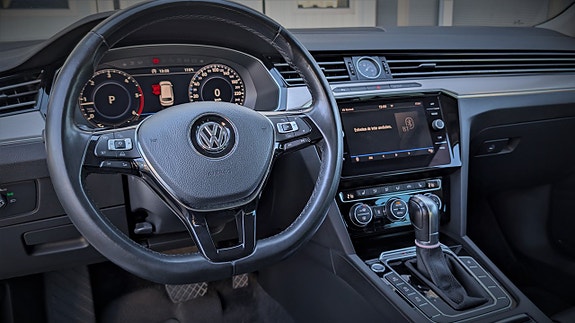Volkswagen Passat 15 of 30
