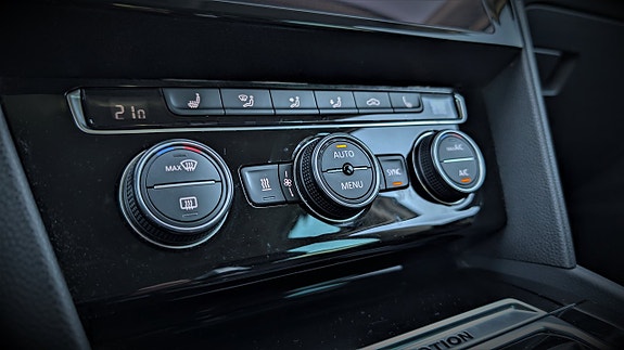 Volkswagen Passat 22 of 30