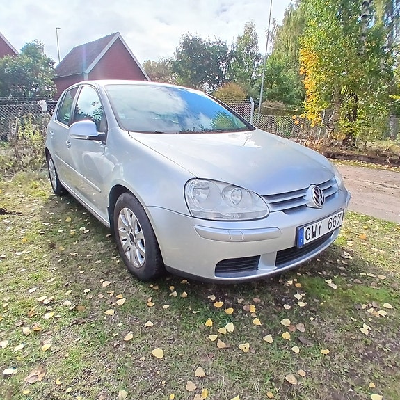 Volkswagen Golf V 5 of 7